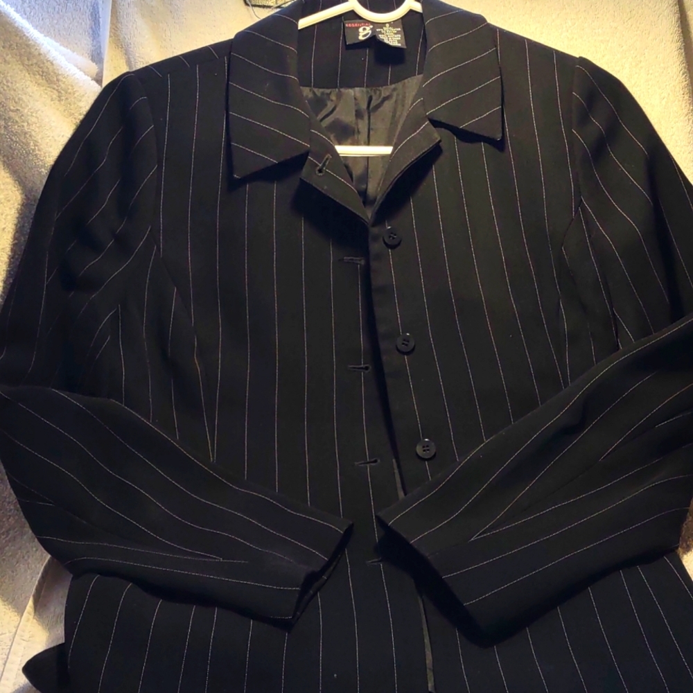Essential g Sz.8 petite Black with pinstripes excellent condition.